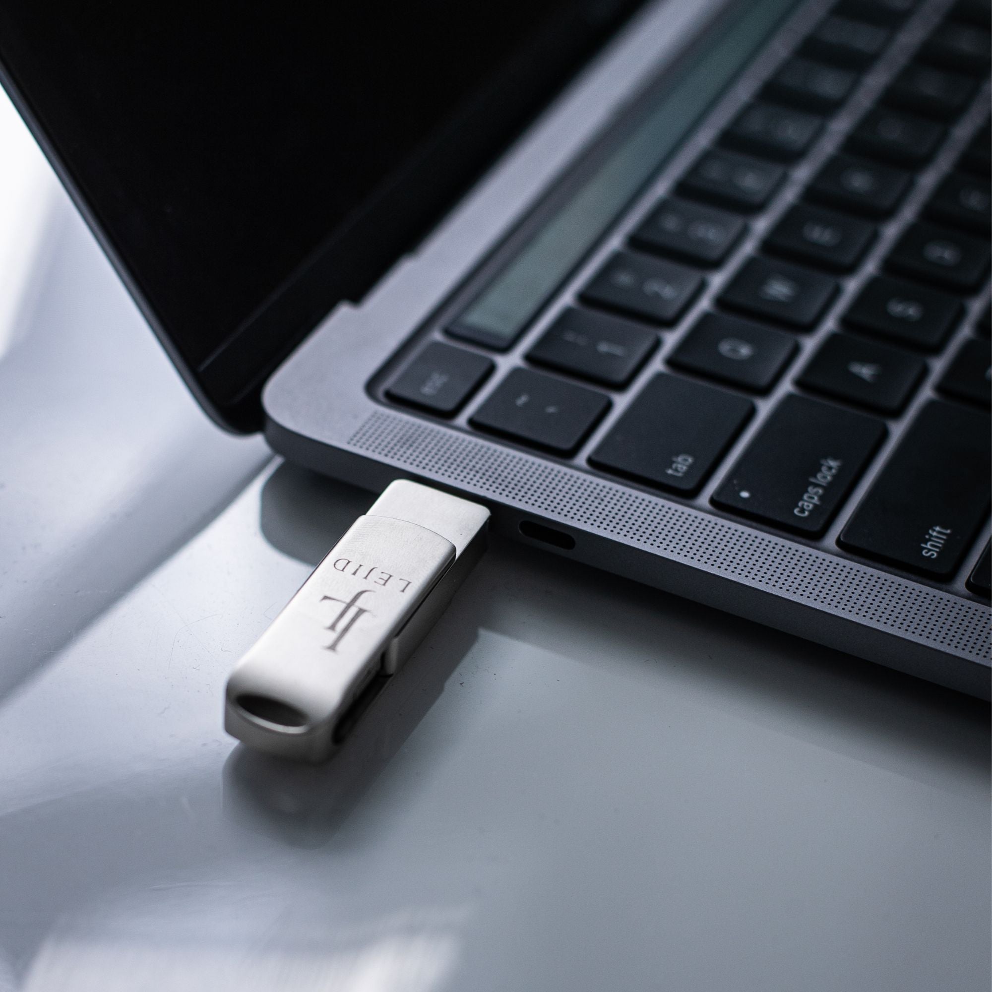 Tri-Connect Flash Drive